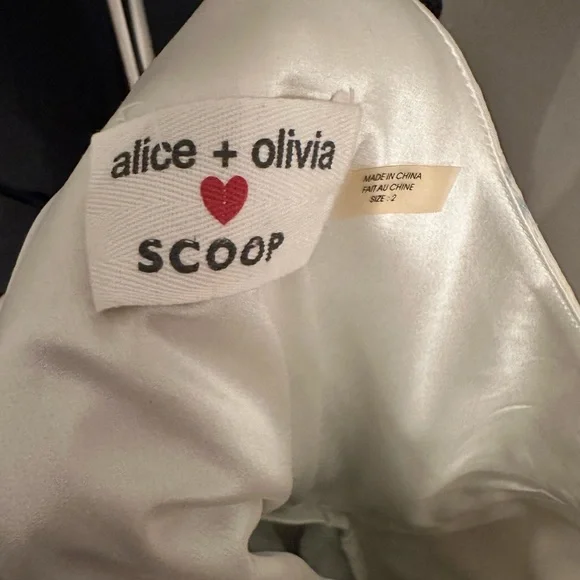 Alice and Olivia x Scoop one shoulder, silk, mini dress. Size: 2 - Picture 3 of 3